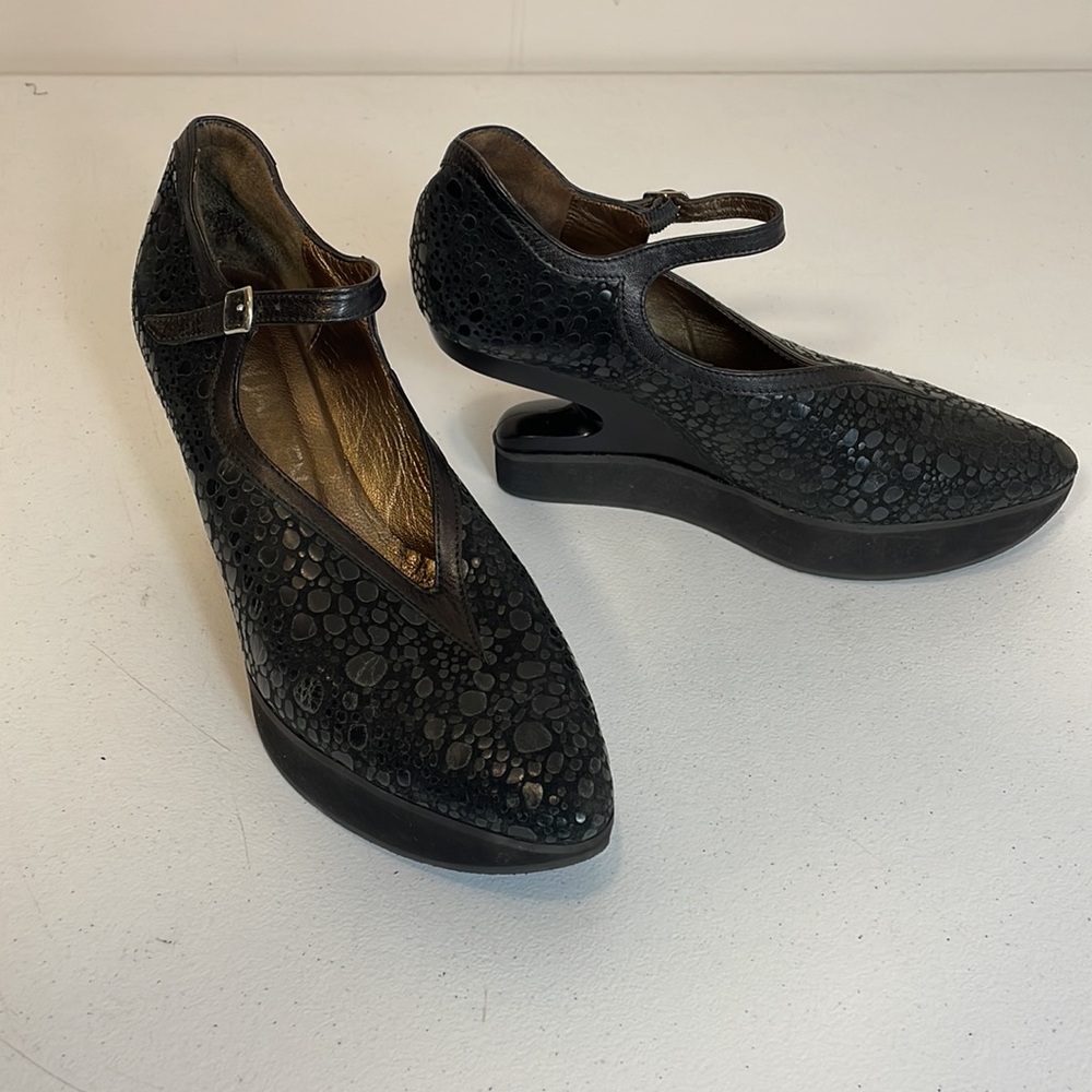 Jan Jansen Textured Suede Curved Heel Mary Jane Shoes - Picture 2 of 14